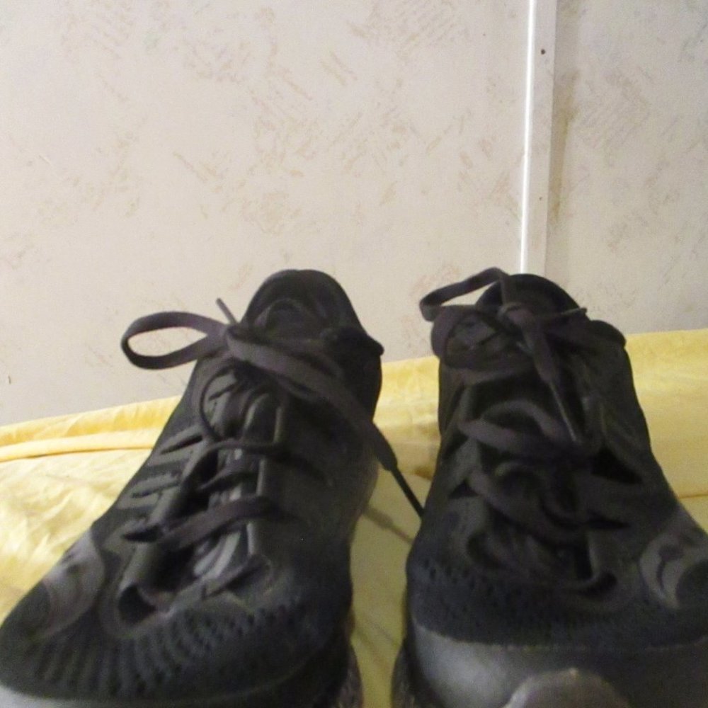 Women's size 8 Suacony Freedom iso